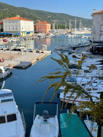 Apartment Concetta Cres Exterior photo